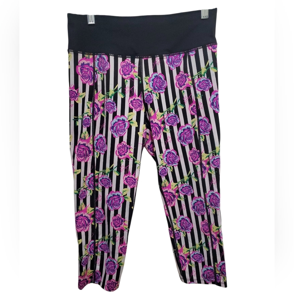 Betsey Johnson Performance Floral Print Active Capri Leggings - Picture 2 of 5